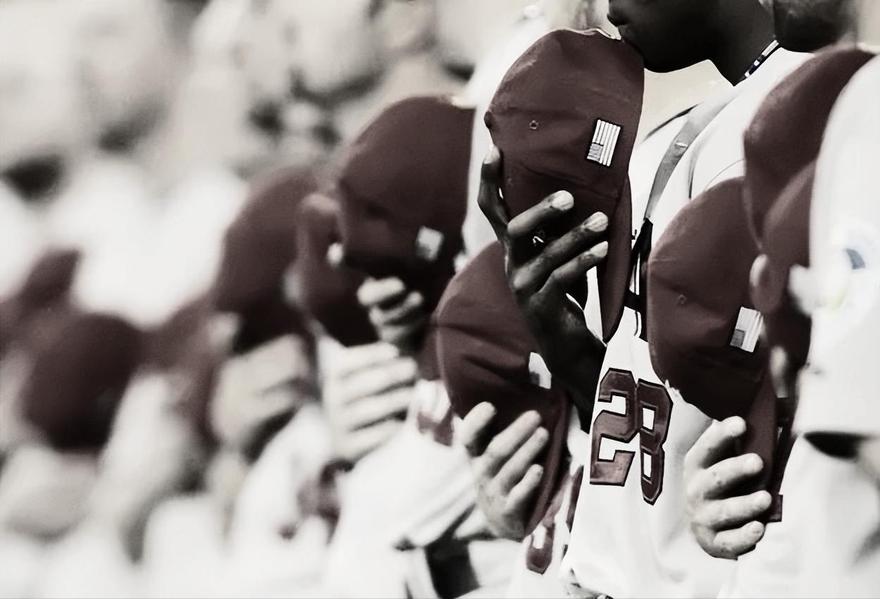 足球垒球游戏,软式棒垒球和足球