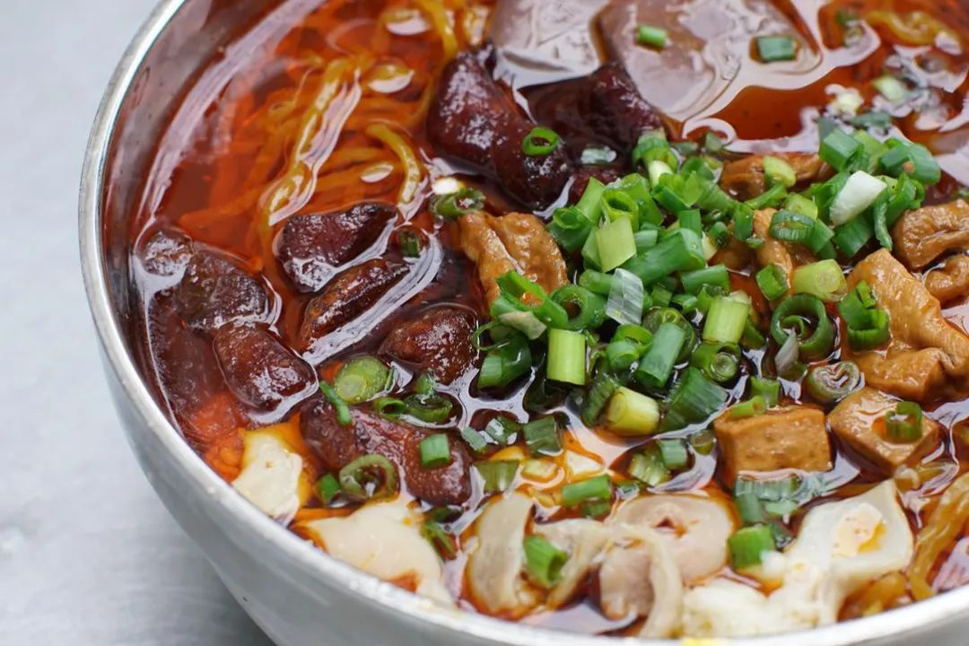 被一碗螺蛳粉耽误的夜宵宝藏,被螺蛳粉耽误的烧洋芋选手