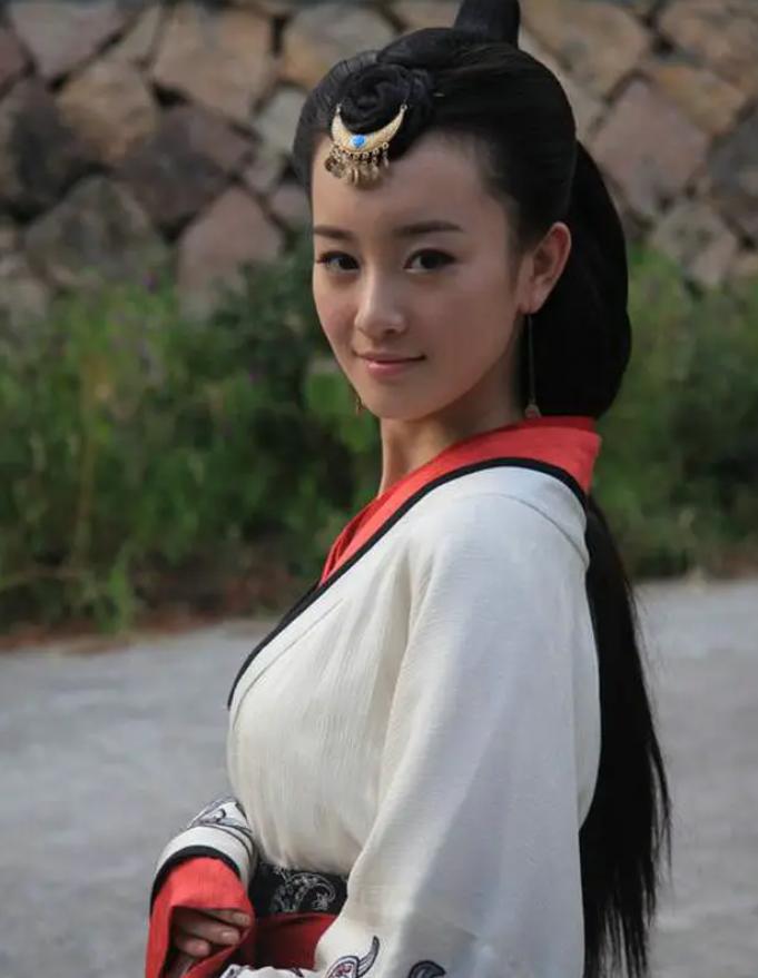 盘点有哪些明星在舞台上露过腹肌,假腹肌假翘臀