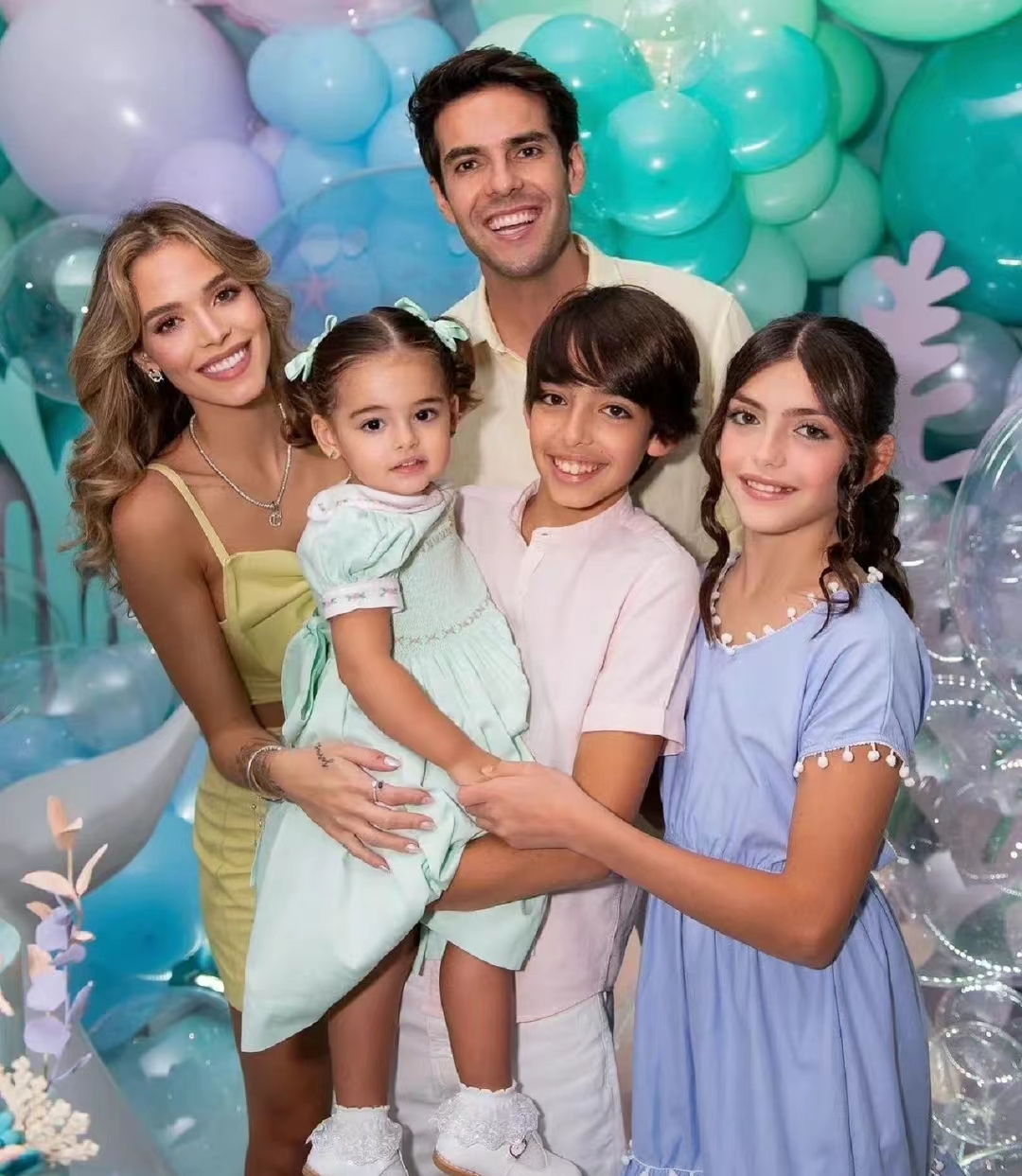 c罗姆巴佩梅西阿根廷队长,阿根廷夺冠梅西与老婆的视频