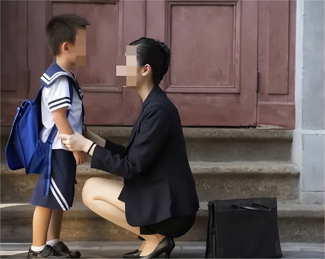 2300校服校方回应,学校订高价校服事件