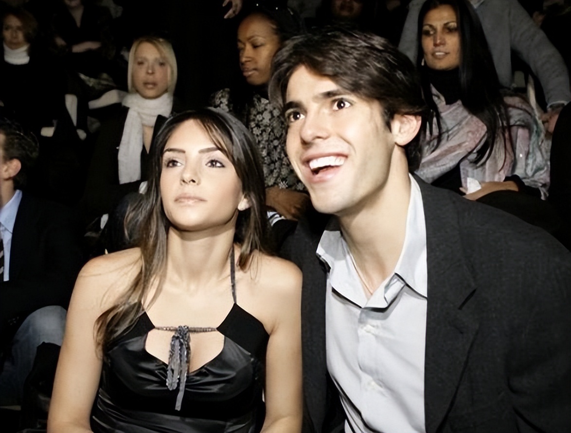 41岁卡卡近况：小13岁妻子身材傲人有韵味，孕肚大如箩