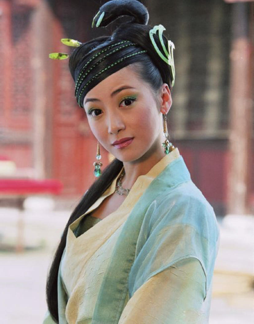 鸡毛穿一身、通天大脑门…国产神话剧的惊人造型，他们全都承包了