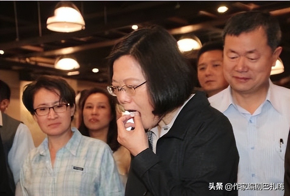 与马英九背道而驰，蔡英文在美贩卖*国亡**感，不忘买芒果干