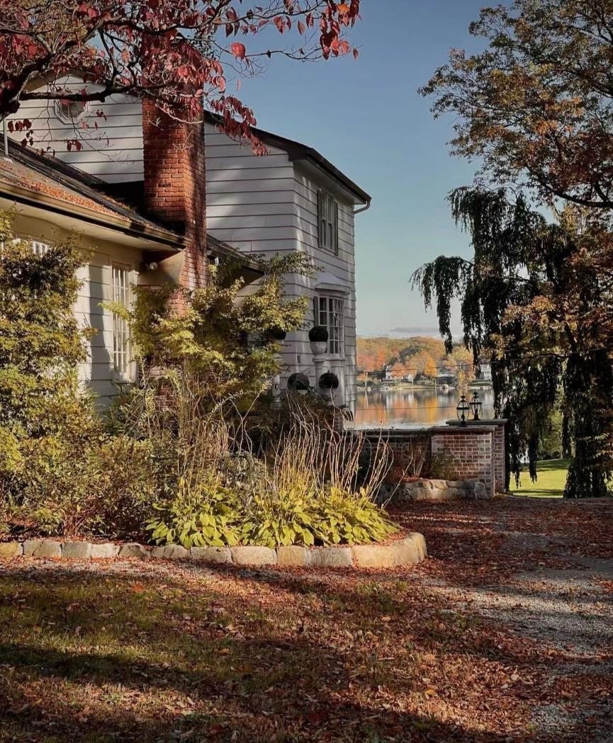 30岁女主装扮的美国住宅，花哨又闪亮，复古极繁主义也别具魅力