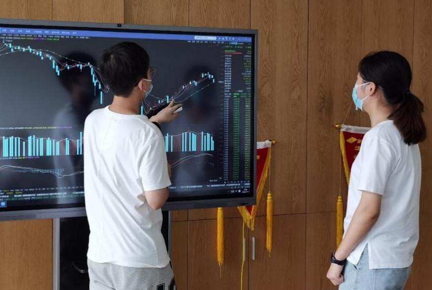 文理科10大“高薪”专业出炉,上榜专业不容小觑,吸金指数五颗星