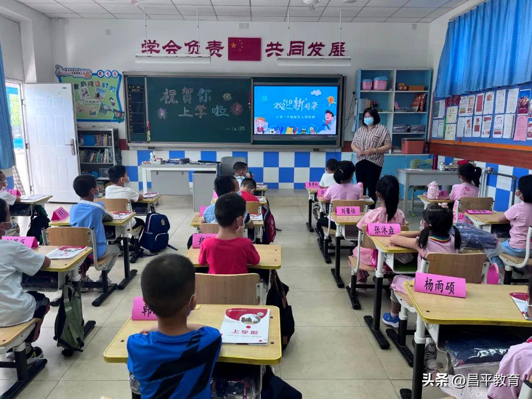 幼儿园入学第一天仪式感文案,新生报到第一天仪式感满格