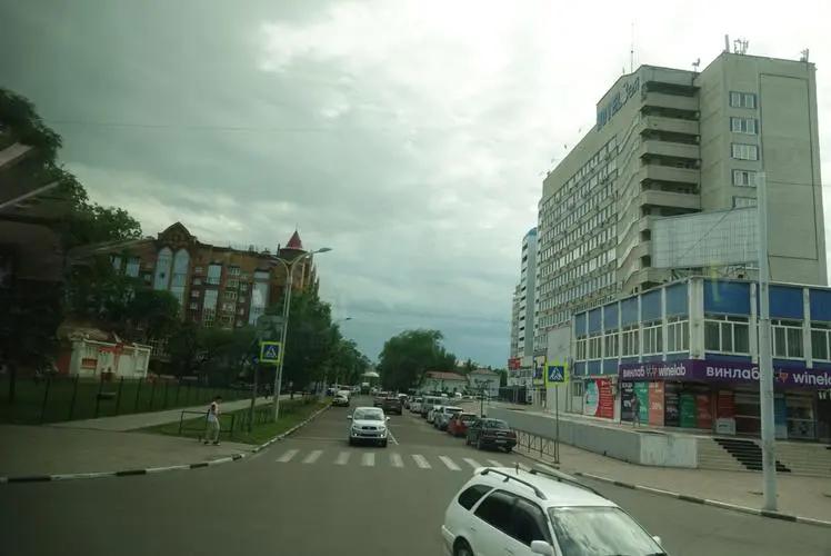 俄罗斯小伙靠喊“我爱中国”吸粉千万,娶大25岁韩国美女定居中国