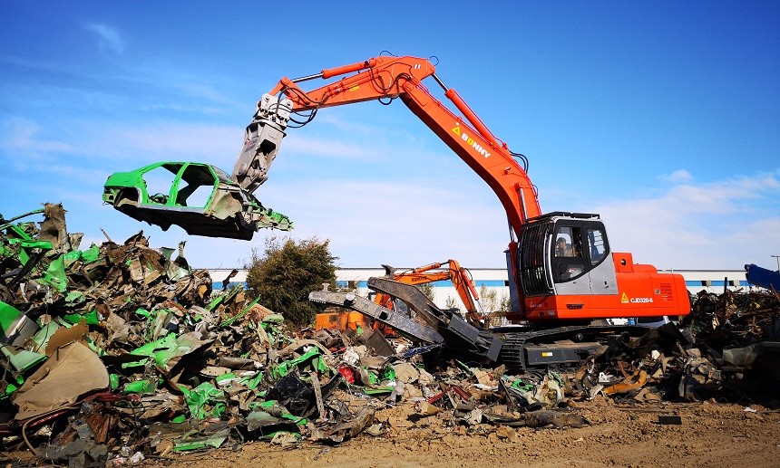 出道即报废，城市边缘堆满了新能源车“坟墓”，背后有什么危机？