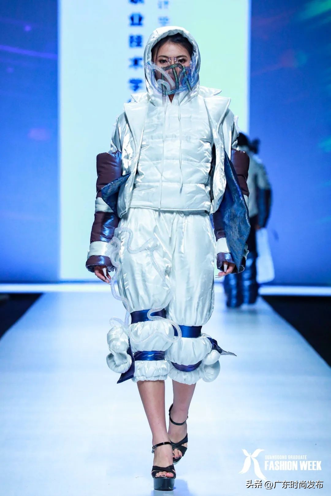 独特思维探寻时尚奇幻世界!中山职业技术学院服装设计毕业作品展演——2023中国(广东)大学生时装周