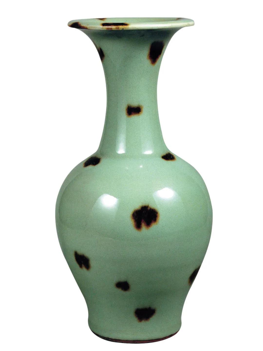 一抹飞青，如灵鱼跃渊