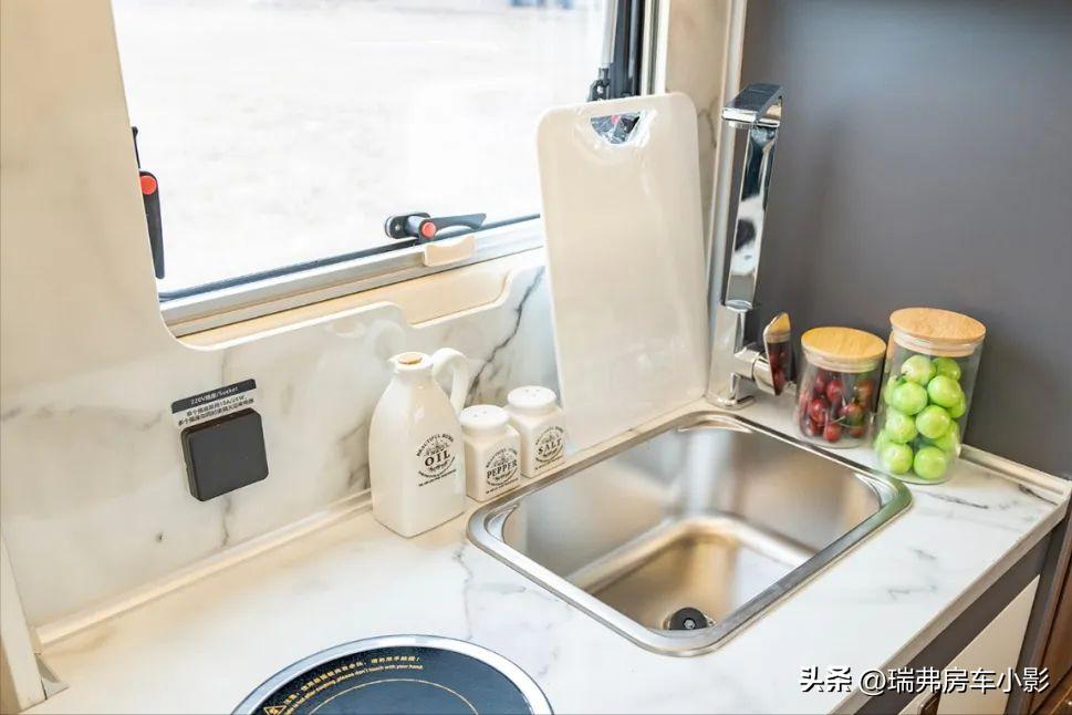 瑞弗v800房车二手,瑞弗v800房车双拓展多少钱一台