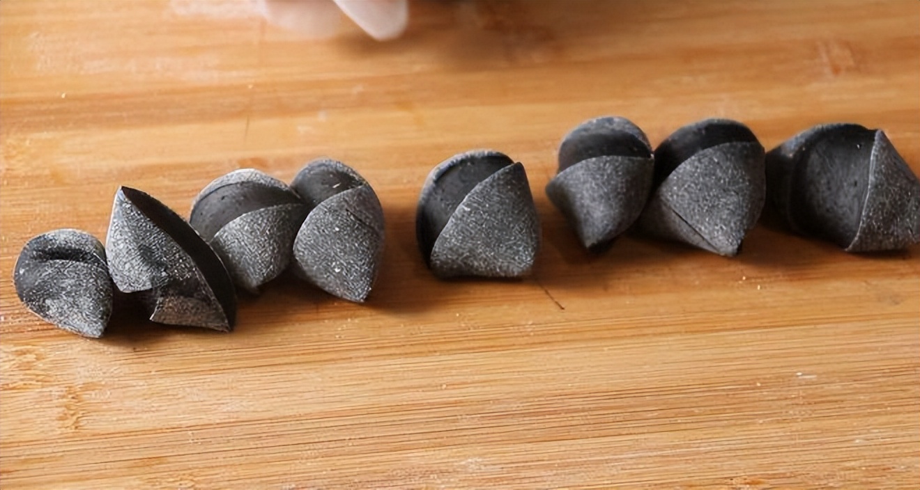 普通面粉加盐用凉水和面做面食,做面食时用冷水和热水的区别