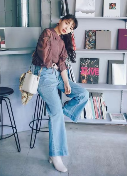 今夏流行牛仔裤搭配高跟凉鞋,一条牛仔裤解决今夏所有搭配