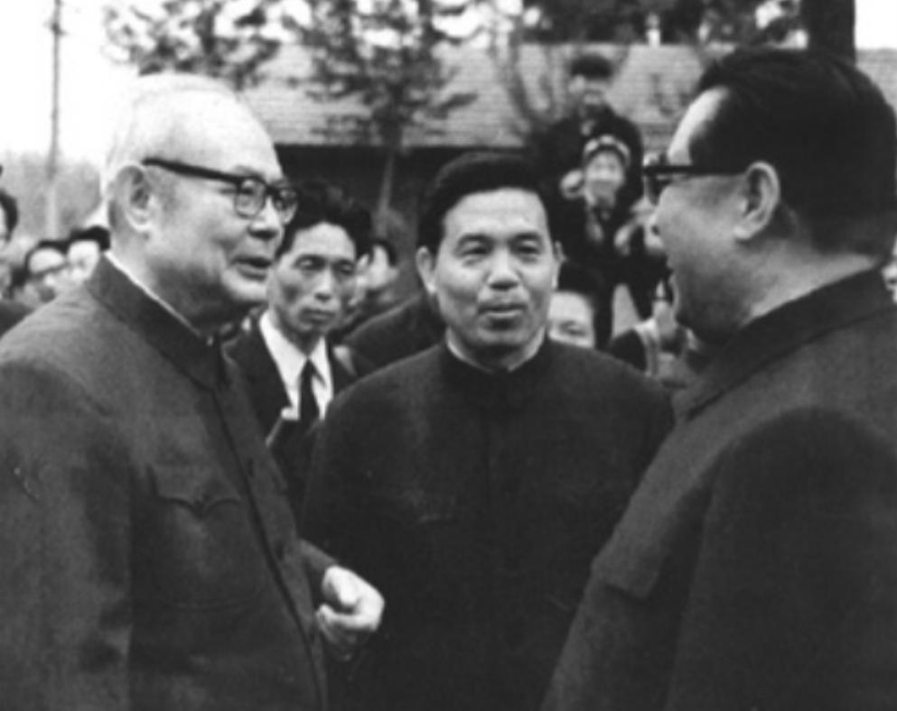 叶向真回忆父亲*剑英叶**：为陈毅病情拍桌发怒