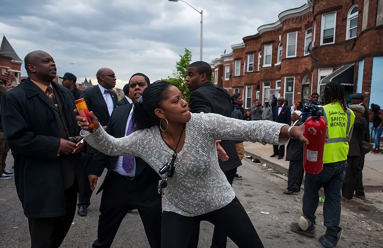 美国黑人，来历很凄惨，现状很悲催