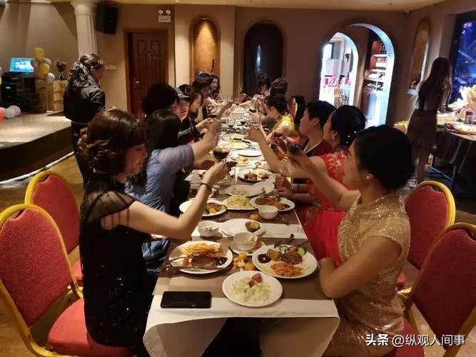 假名媛也有培训班？上海名媛拼单群，拼一条*袜丝**32个人得脚气