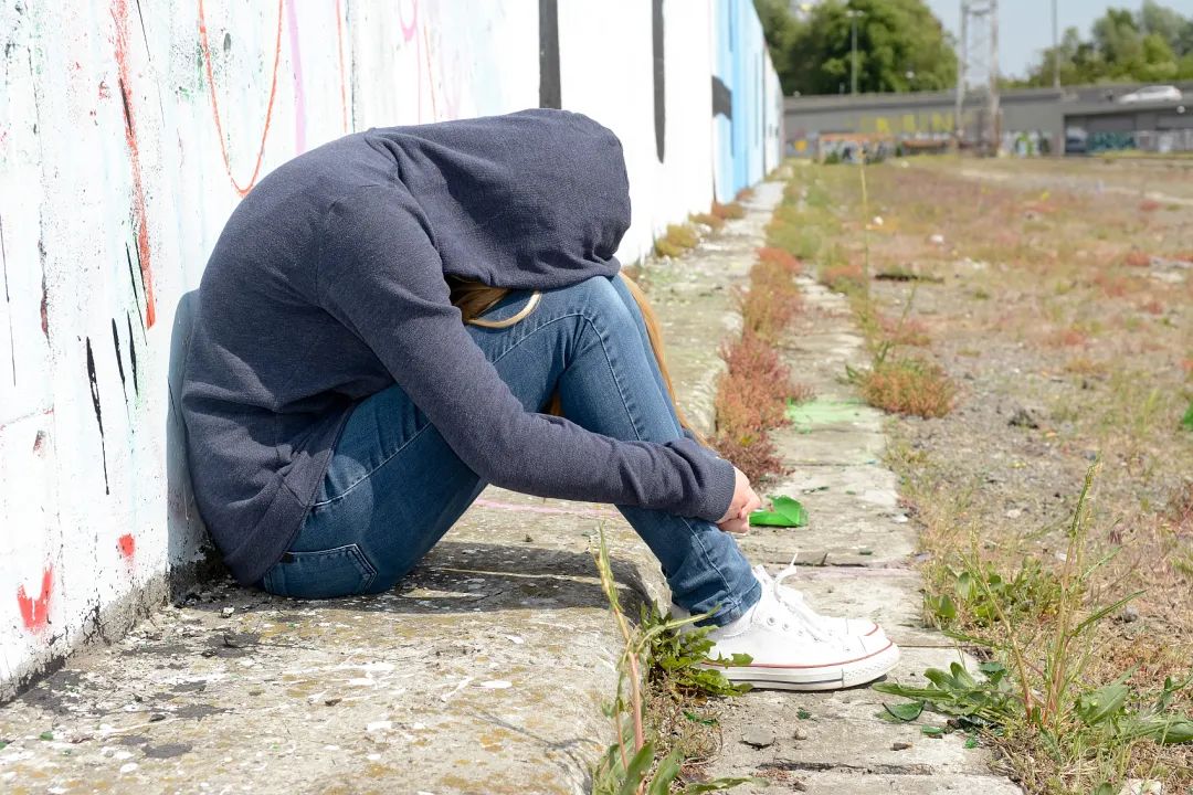 抑郁少年被喂符水死亡案庭审,抑郁症少年被大师喂符水后死亡