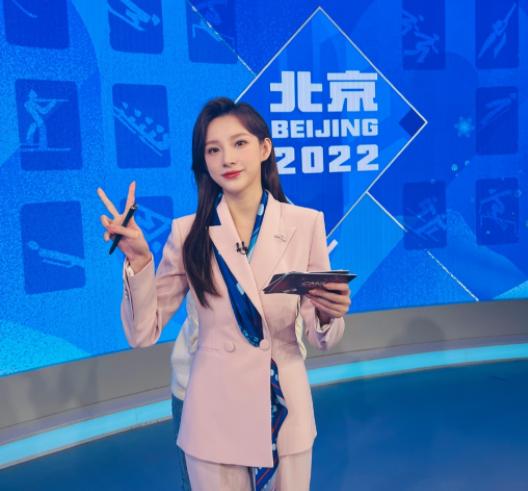 马凡舒回归《天下足球》，人气一路飙升，被赞是董卿接班人