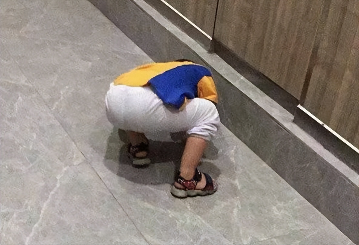 男童进女浴室被怀疑,男童进女卫生间被发现