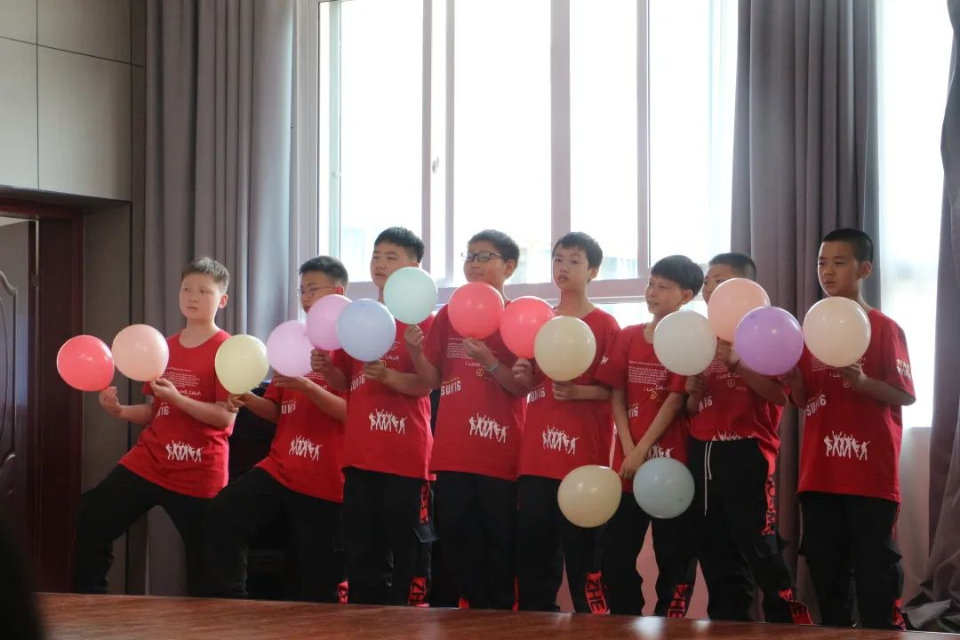 万二小举行2016级毕业典礼暨毕业班综合素质拓展活动