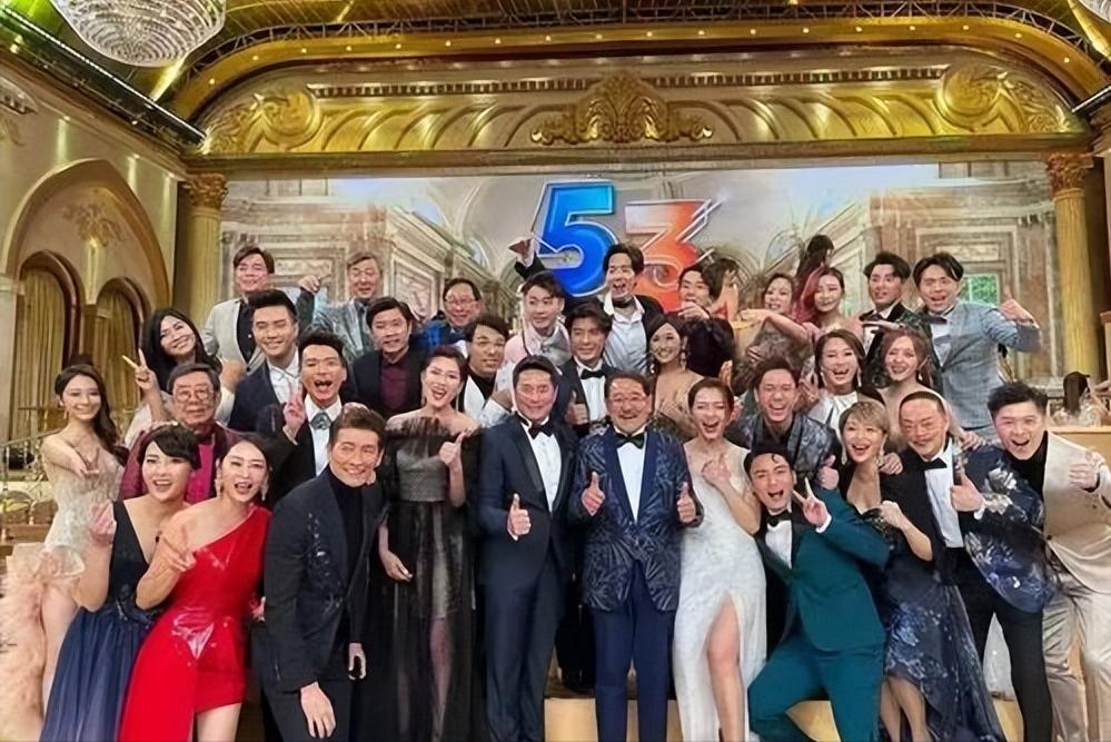 港星摆摊卖鱼蛋,两港星在大陆买鱼蛋