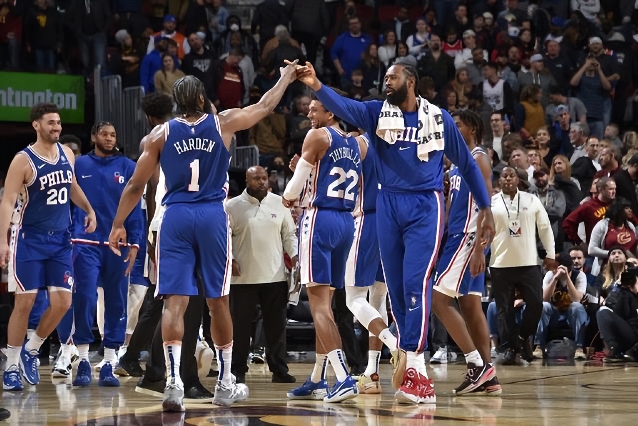 再见76人哈登开启新生涯,湖人不敌76人哈登受伤后上场