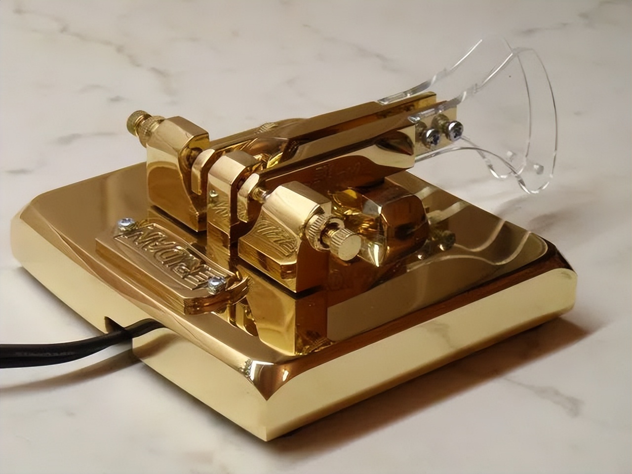 乌克兰知名莫尔斯电键工匠Yury（UR5CDX）在俄乌冲突下重启销售