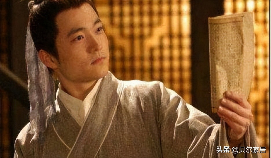 厨房瓷砖和开关插座翻车现场,悬浮电视墙翻车成品