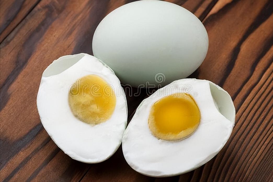 腌咸鸭蛋熬水,腌咸鸭蛋盐水需要怎么烧盐化的快