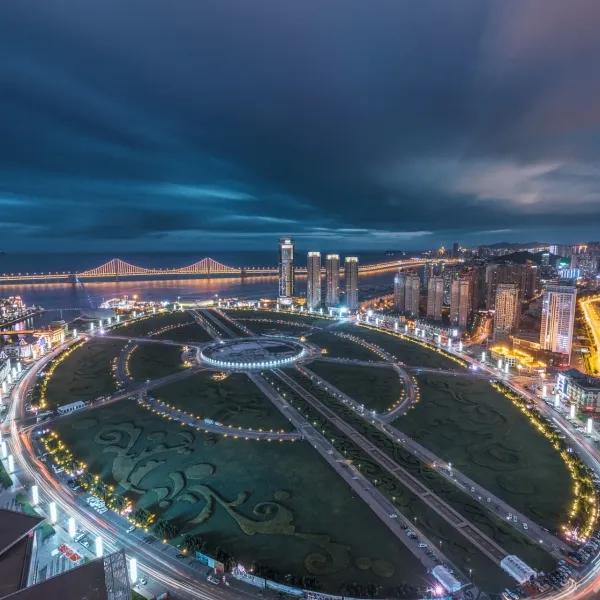 大连星海广场是亚洲最大广场吗,大连星海广场的面积约是176公顷吗