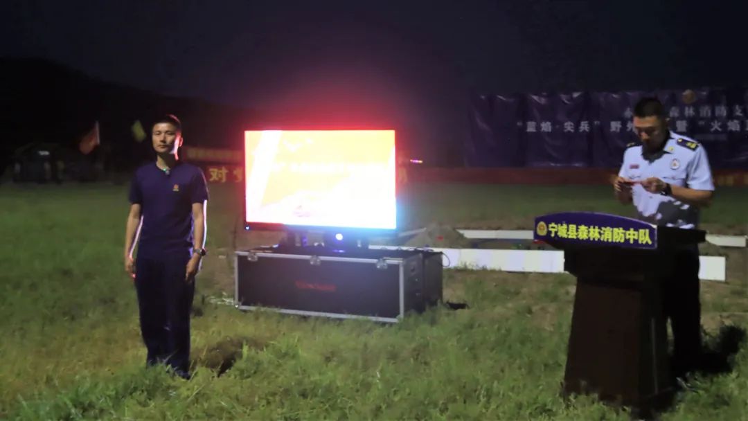 野外驻训丨三尺讲台论剑“四会”政治教员比武风起云涌