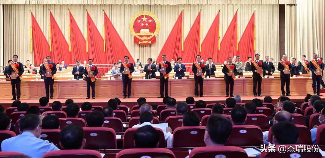 杰瑞集团董事局主席孙伟杰先生荣获“烟台市十佳功勋企业家”