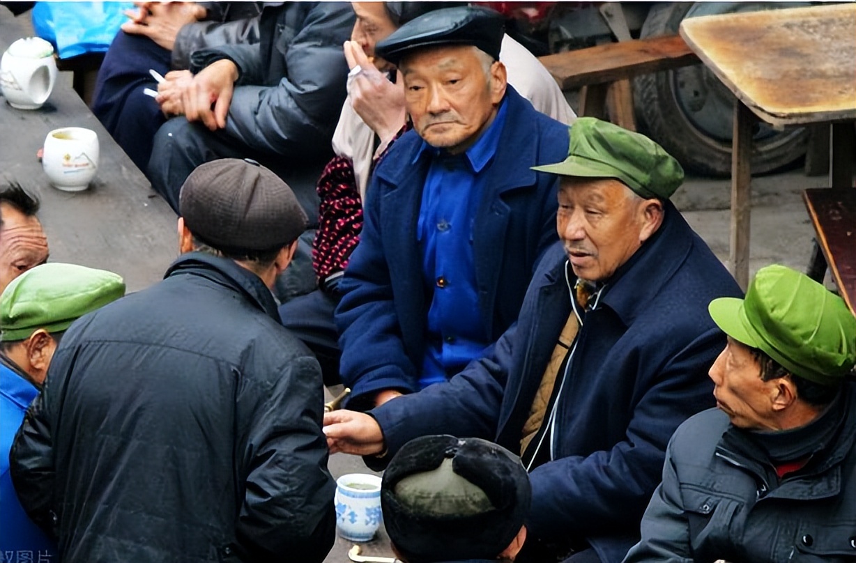 农村又现四大“毒瘤”，40岁到70岁的人更容易沾上，需严惩打击