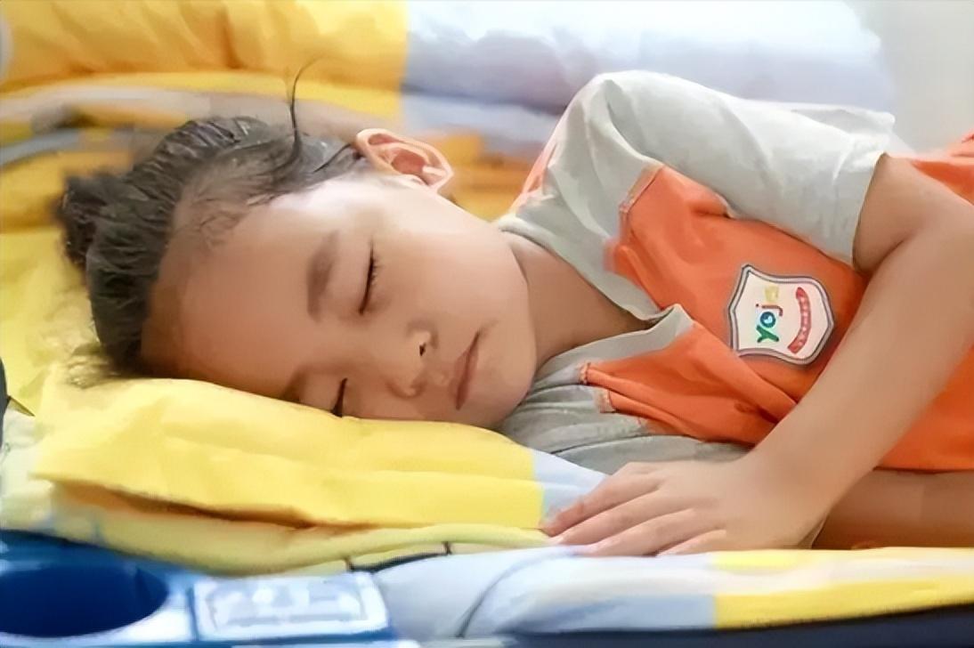 晚睡对小孩的发育有什么影响,幼儿园小孩晚睡早起有什么影响