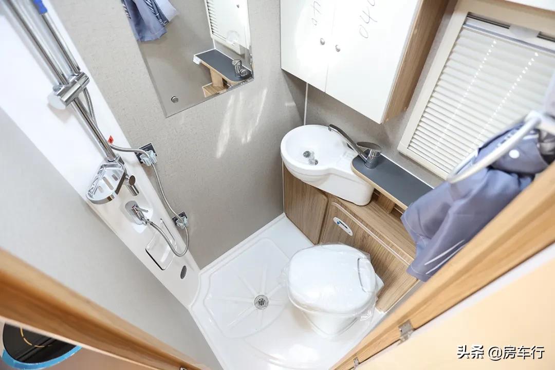 13万b型房车有几款可选,大通旅行家v90房车2021年