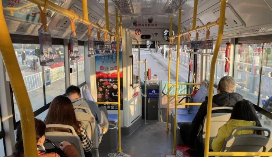 公交车为什么每次只收一块钱,公交车一块钱全天运营不赔钱吗