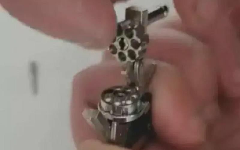 男子卖4厘米枪形钥匙扣案,男子售卖枪形钥匙扣被判刑