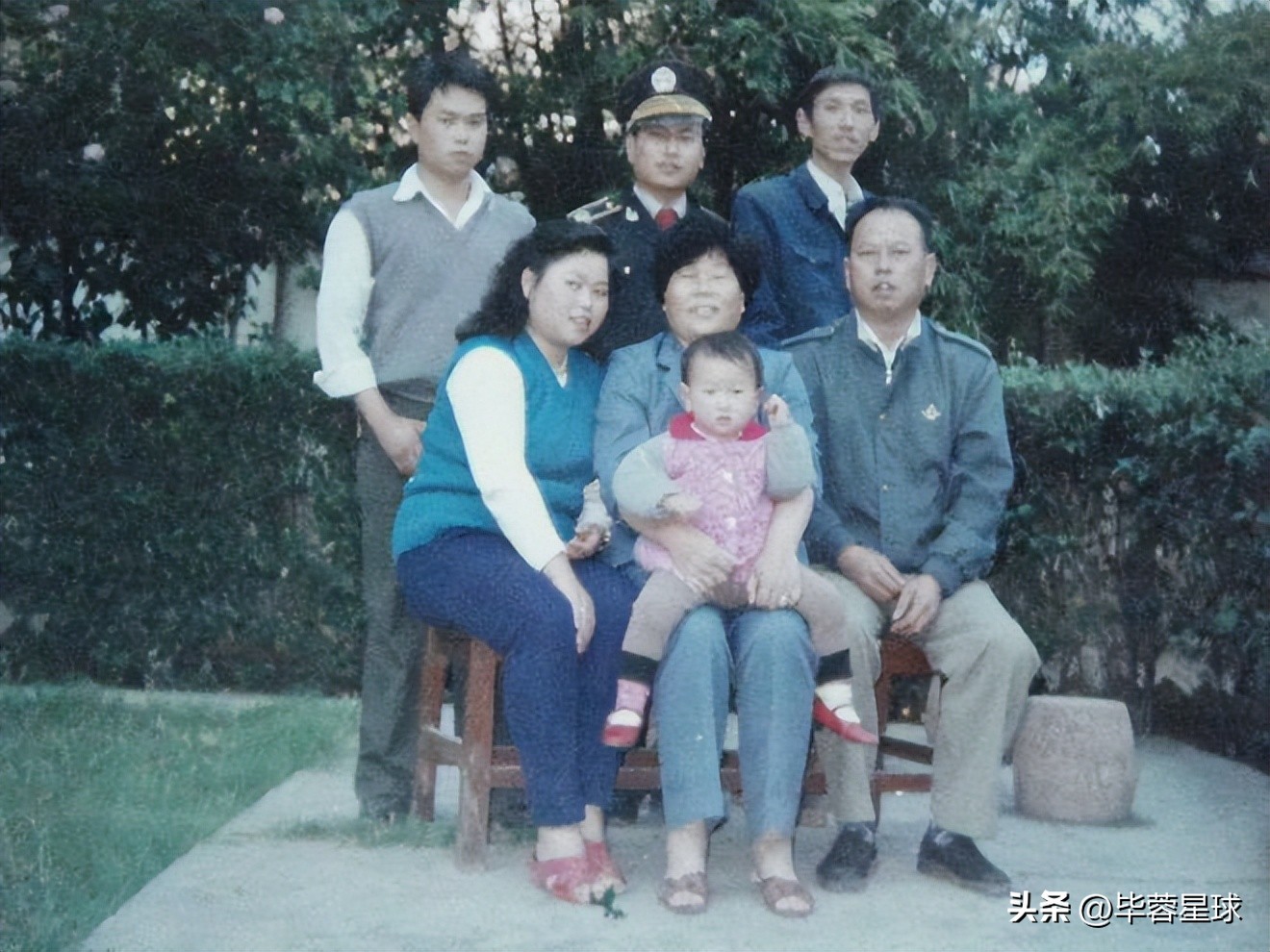 观音山公墓，为外婆下葬的一天，是提醒，是童年青春时代的告别