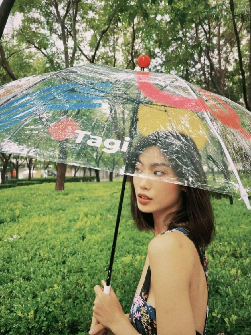 1万块钱可以买小雨伞吗,1万元以下雨伞