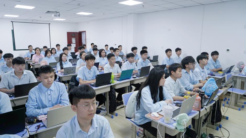 计算机专业毕业后都能月入过万吗,计算机专业怎么能月薪过万