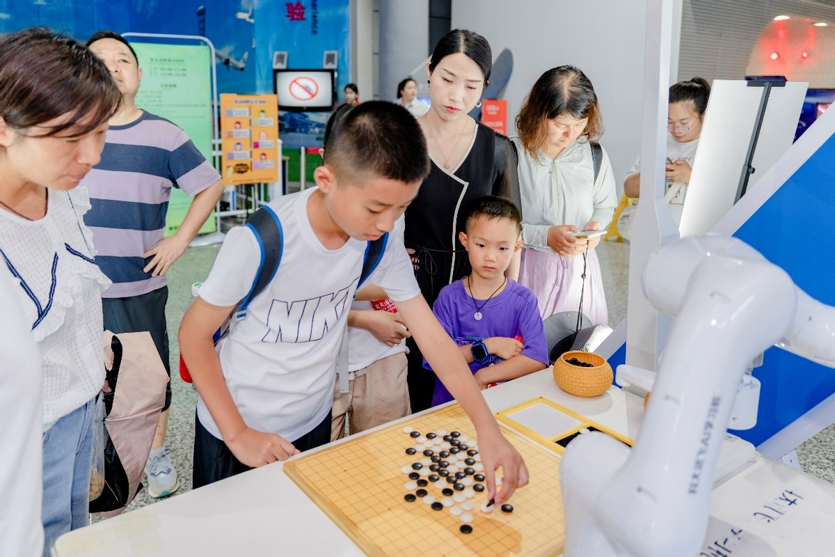 爱因斯坦穿越时空探索,爱因斯坦穿越宇宙时空视频大全