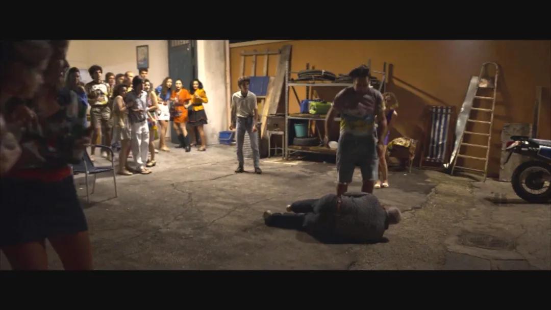 满屏美胸！三观震碎！意大利女人好敢