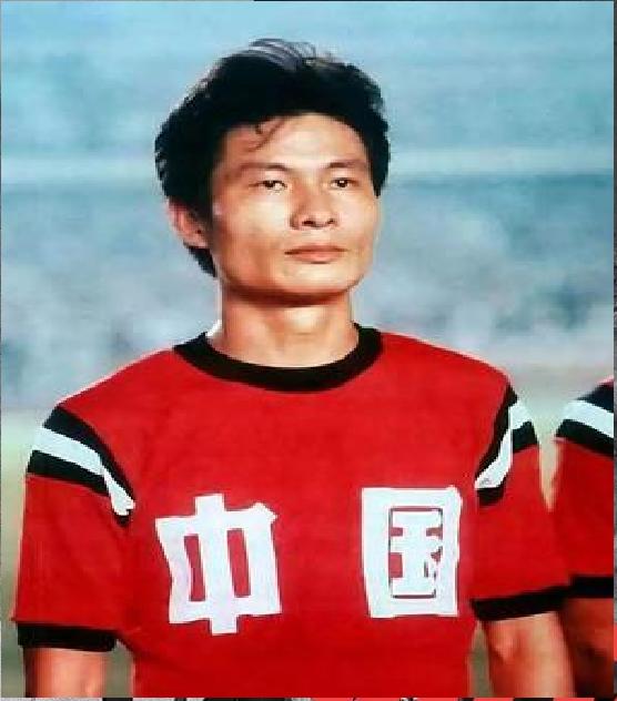 中国足球，*国体举**制的一个反例