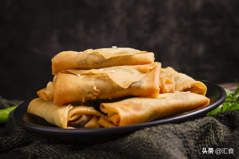 韭菜花炒鱿鱼虾仁干鲍鱼,虾仁鸡蛋白菜春卷