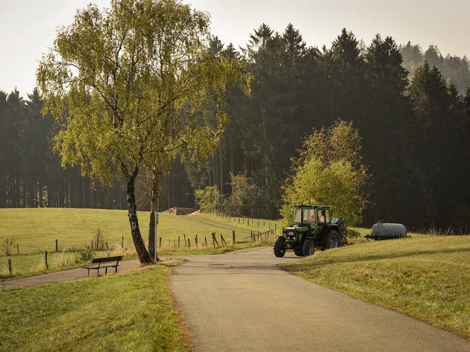 为什么美国修公路要预埋一些轮胎,修公路为什么要埋轮胎