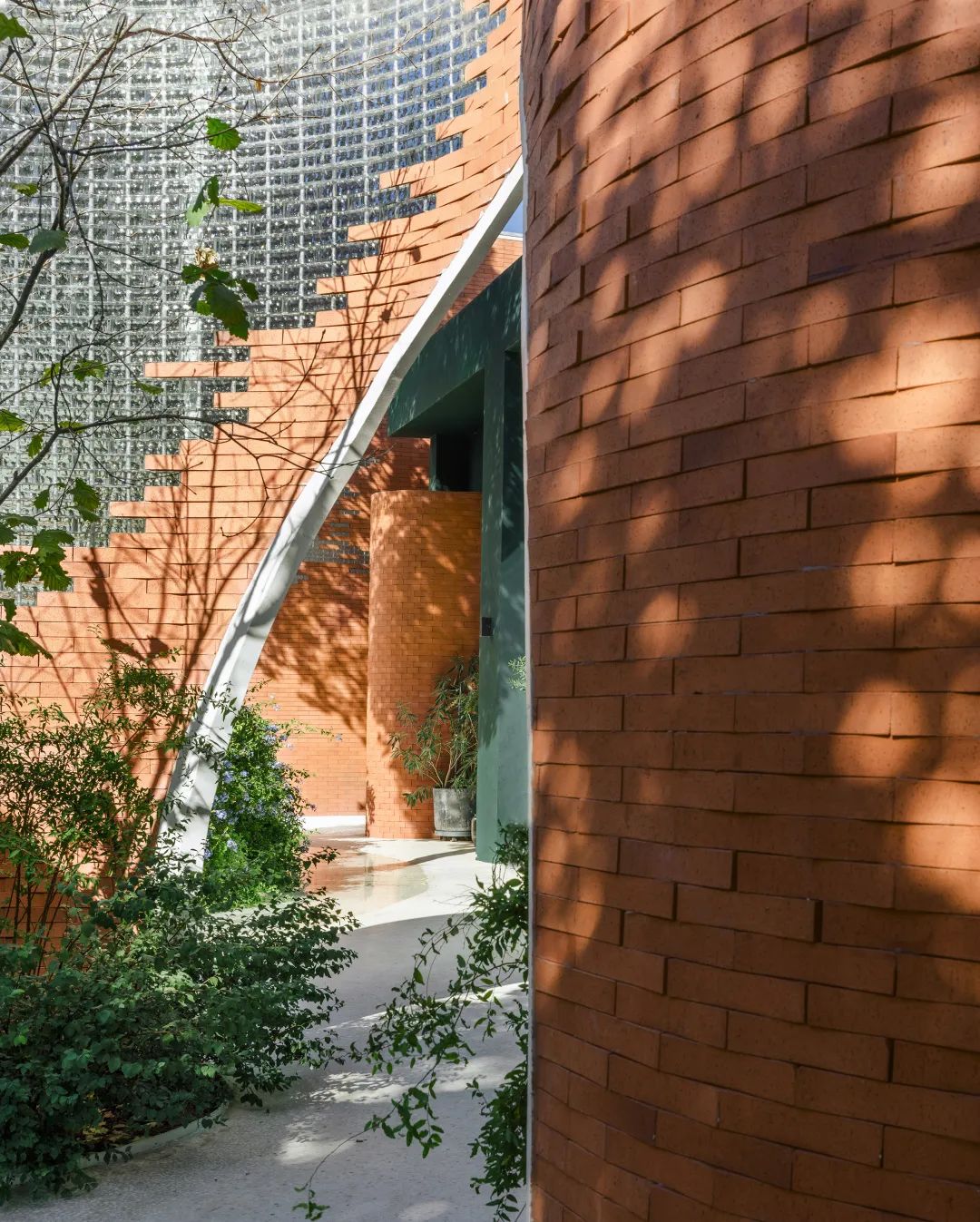 打造静谧而又生机盎然的梦幻“花”园｜只和花花艺工作室“只园”