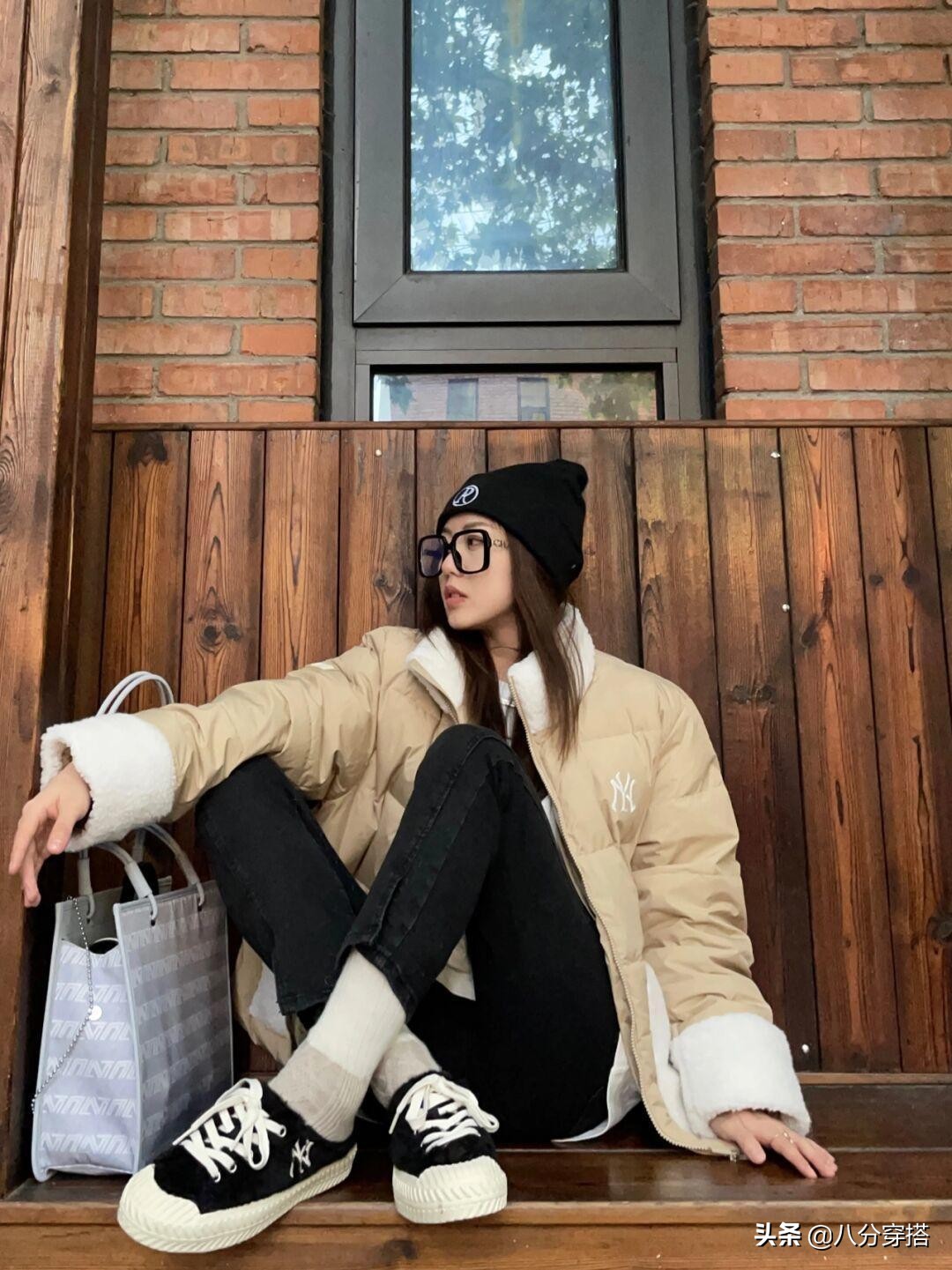 小个子短款羽绒服配什么裤子好看,小个子白色短款羽绒服