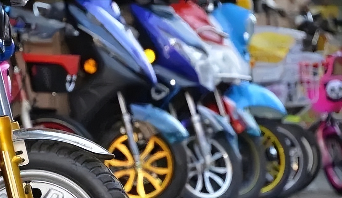 电动车蓝绿黄白牌行驶有什么说法,电动车有白绿牌是怎么回事