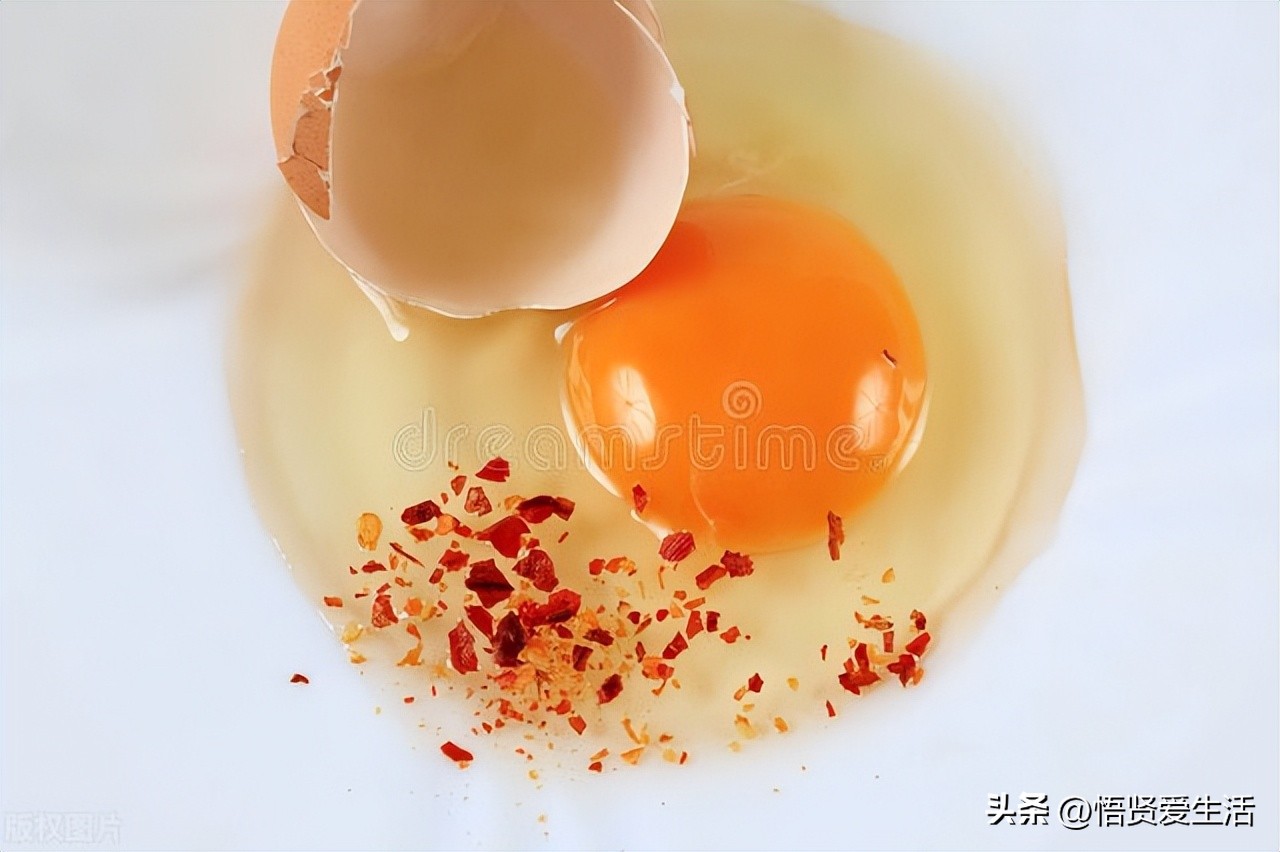 花盆里有花怎么打洞,花盆土壤里留一个洞